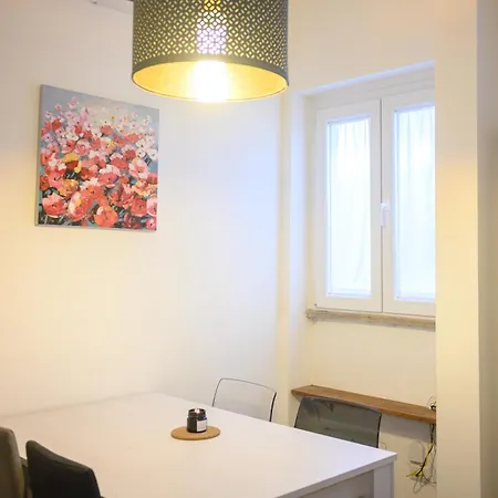 Nene House Roma-farfalla, In Comune Konukevi Roma