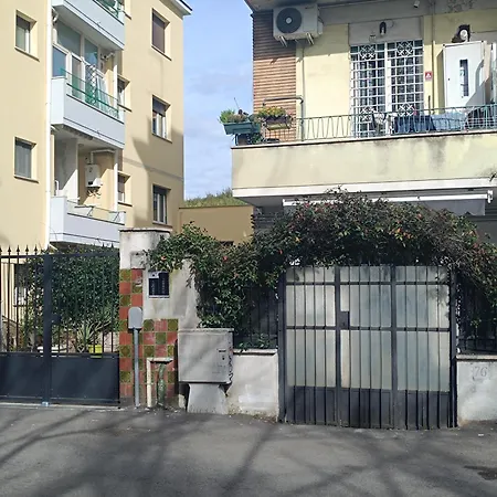 Nene House Roma-farfalla, In Comune 4* Roma
